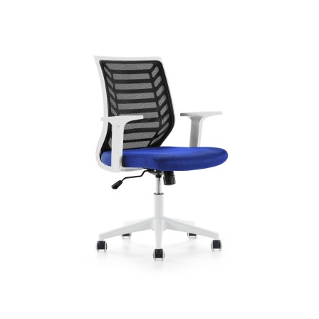 SILLA ROCADA DE OFICINA BRAZOS REGULABLES ESTRUCTURA BLANCA RESPALDO MALLA Y ASIENTO TELA IGNIFUGA AZUL